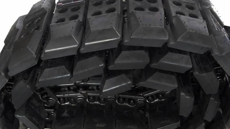 Tuiles caoutchouc XTRESS montés sur chaine acier à Paris en ile de France