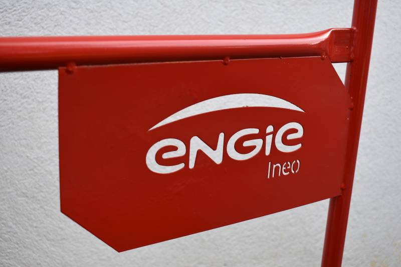 Plaque avec marquage laser et découpe logo Engie