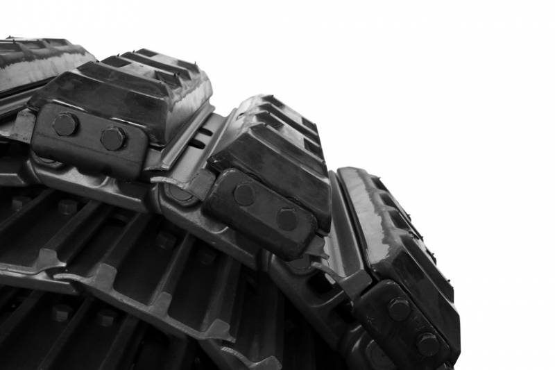 Xtress sur patins, à clipser et visser boulonner d'un coté, pour chaines aciers XTRESS à Six fours, près de Toulon