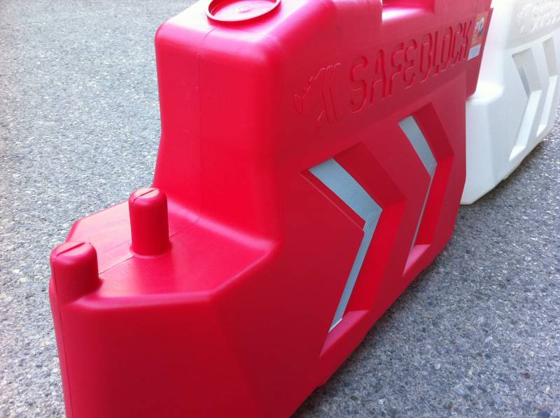 Séparateur de voies type GBA plastique rouge blanc hauteur 500mm lestable à l’eau BALIR 115cm
