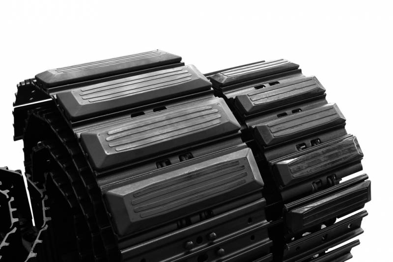 Sur Patins caoutchouc vissé directement sur chaine métal XTRESS à Toulon, près de Six fours