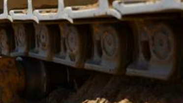 Chaines tuilées de pelle en acier montées prête à fonctionner lubrifiées à SIx fours dans le var