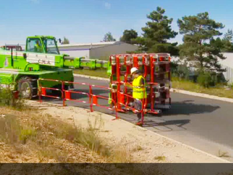 Manutention aisé pour pose barrières tp grâce au Rack de Rangement Barrières TP à Toulon dans le var expédition toute france rapide